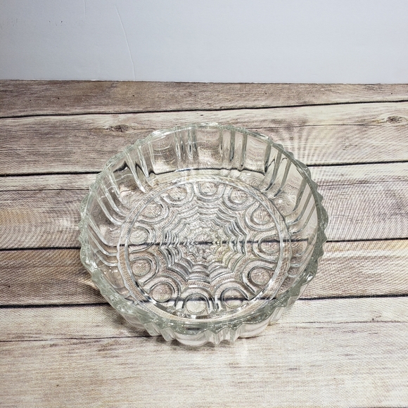 Vtg pressed glass spiderweb bowl - Picture 5 of 11